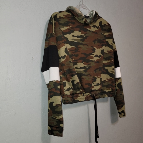 Justify Camo Cropped Pullover Hoodie With drawstring Size Medium - Picture 2 of 4